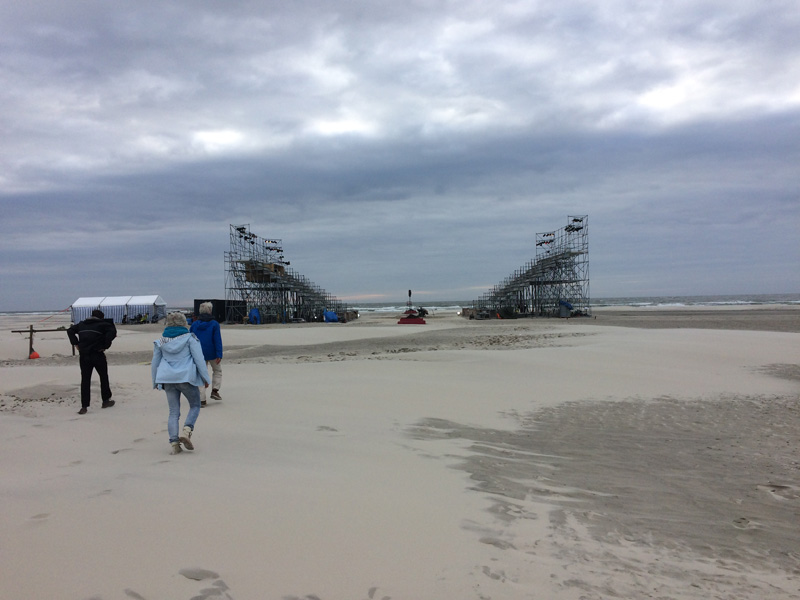 Koud klusje op het strand