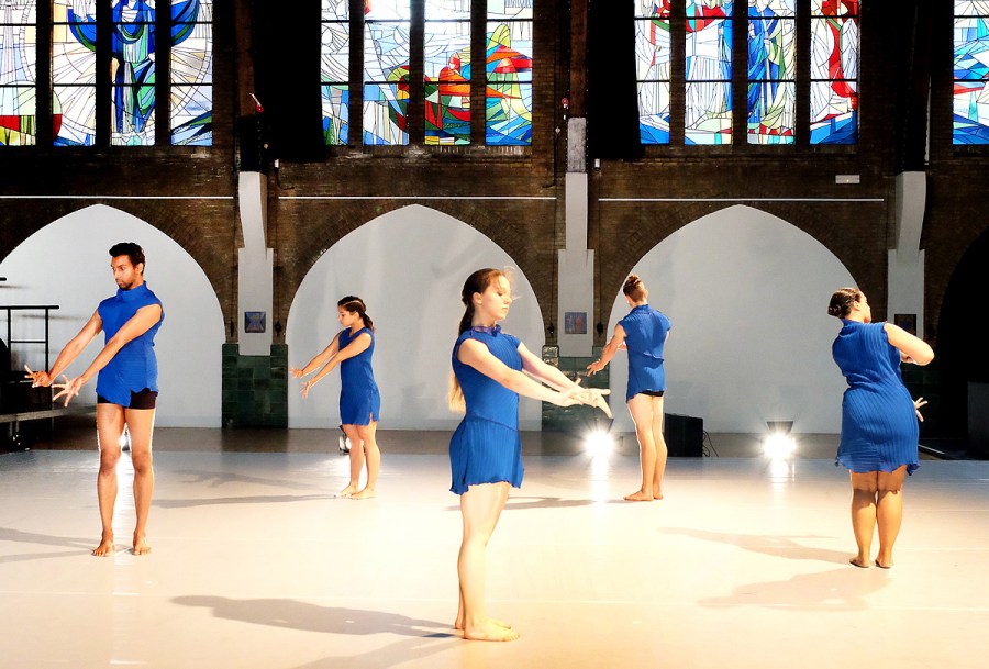 SIMEON - Lemniscaat in de Lourdeskerk. Foto Jean van Lingen