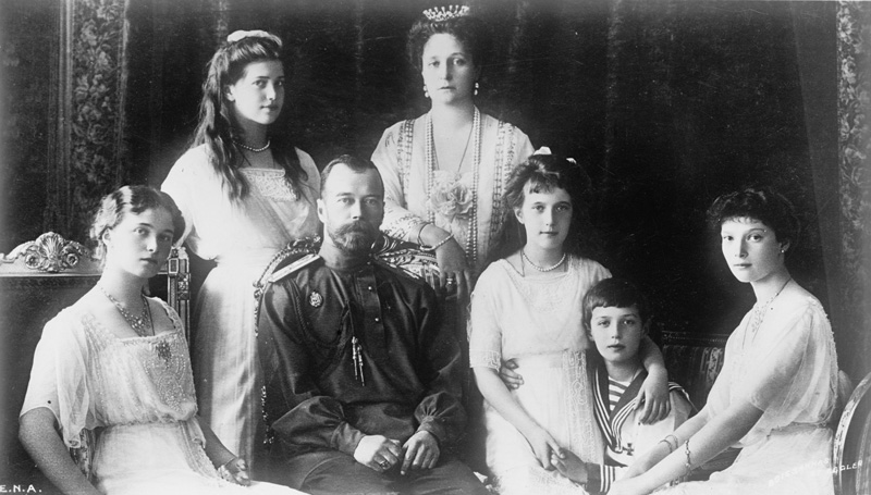 De Romanov-familie in 1914 (bron: Wikimedia)
