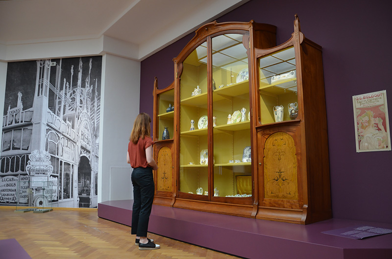 Deze kast uit eigen collectie wordt vanwege de grootte zelden opgesteld