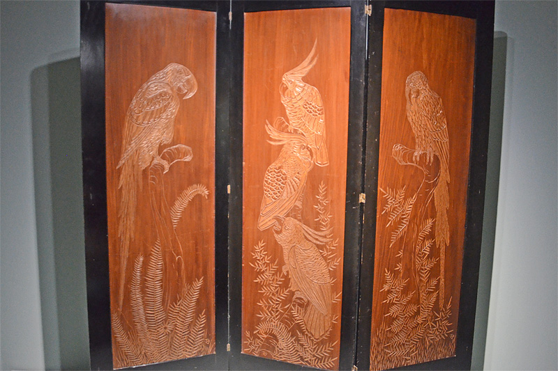 Verschillende tropische vogels op houten kamerscherm