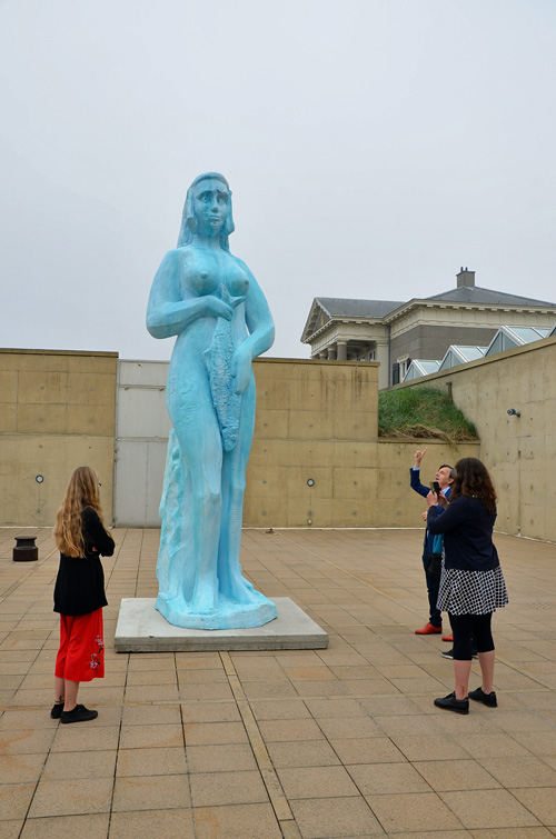 The Herring op de binnenplaats van museum Beelden aan Zee (foto's auteur)