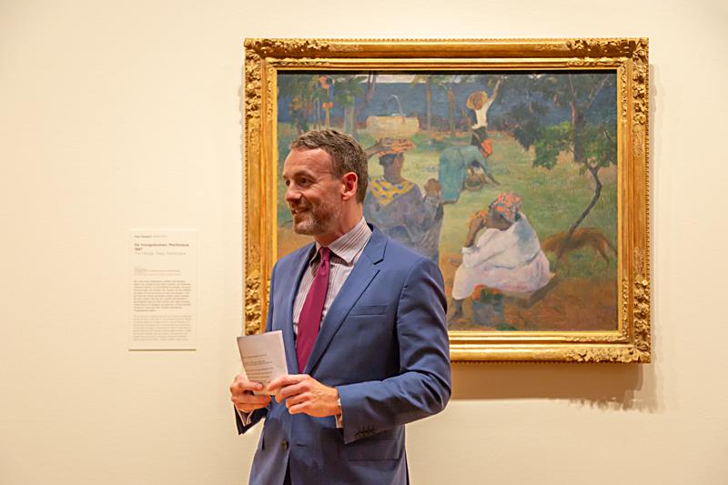 Inleiding door museumdirecteur Axel Rüger bij Gauguins <em>De mangobomen, Martinique</em> (foto auteur)