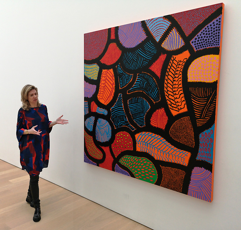 Directeur Suzanne Swarts bij een recent werk, 'I am dying now, there the death' (2014)