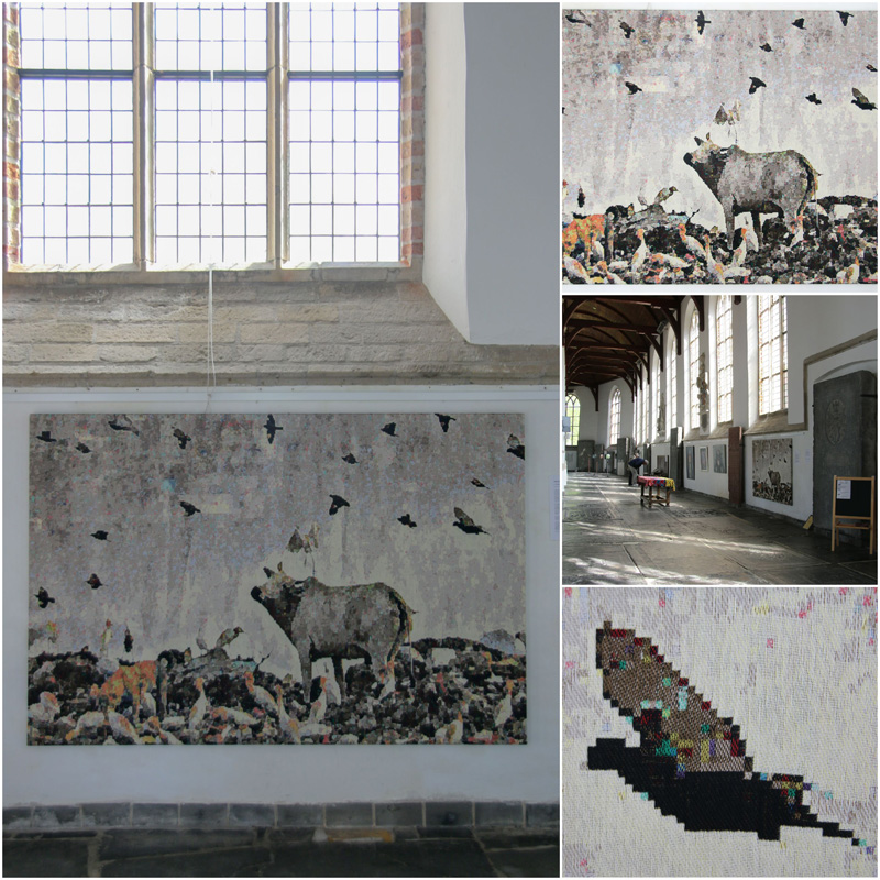 Gobelin 'New Delhi' van Barbara Broekman: koe op de vuilnisbelt valt van dichtbij in pixels uiteen