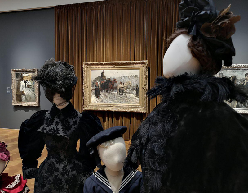 Na het zien van dit schilderij van Breitner (achtergrond) overwoog Israels de handdoek maar helemaal in de ring te gooien (foto auteur)