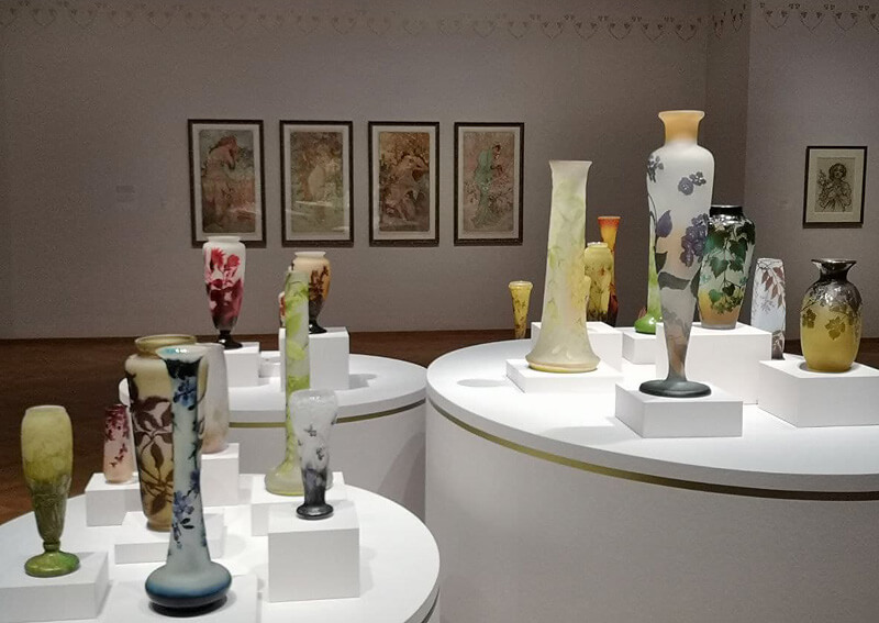 Gallé-glas uit de museumcollectie op de tentoonstelling (foto auteur)